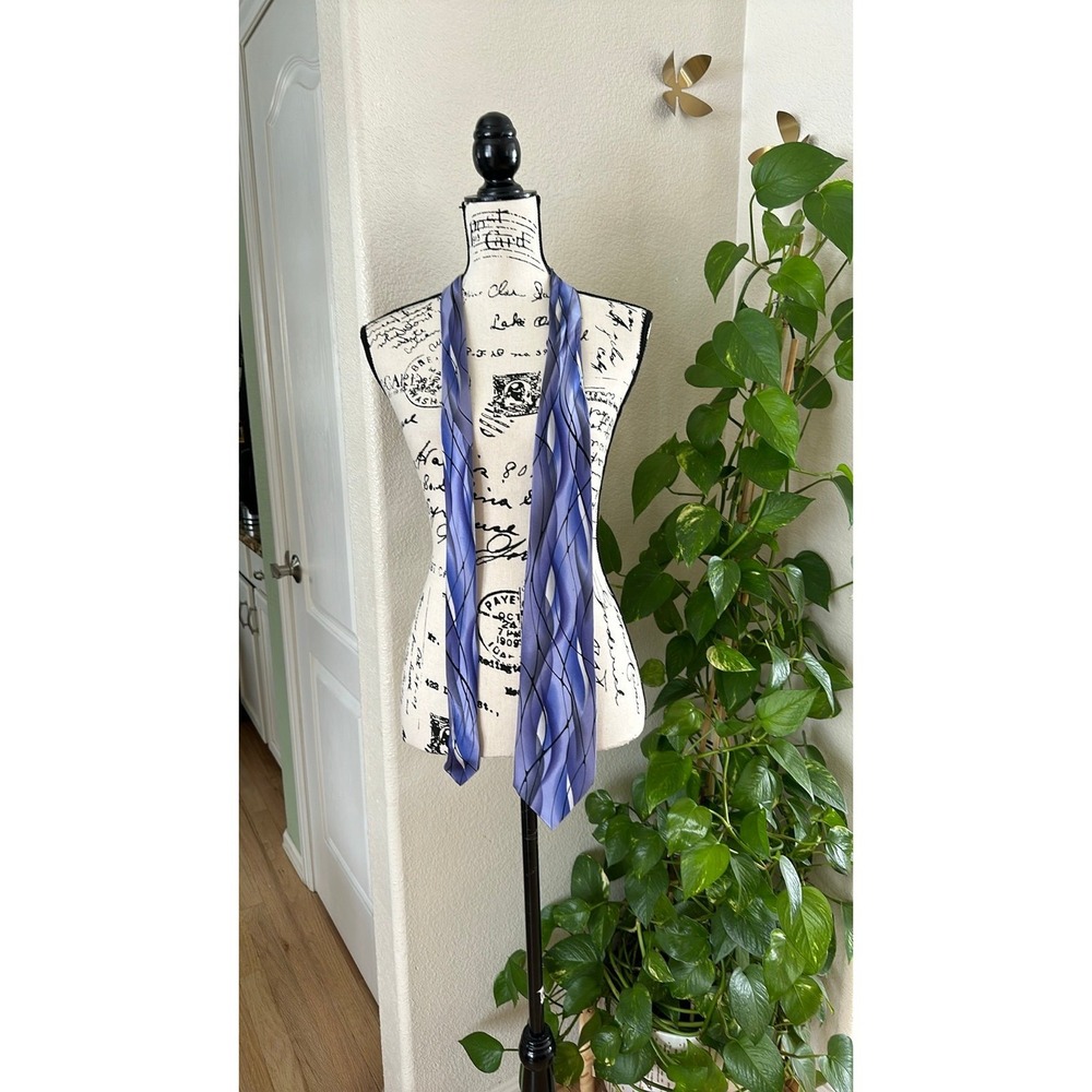 J Garcia tie‎